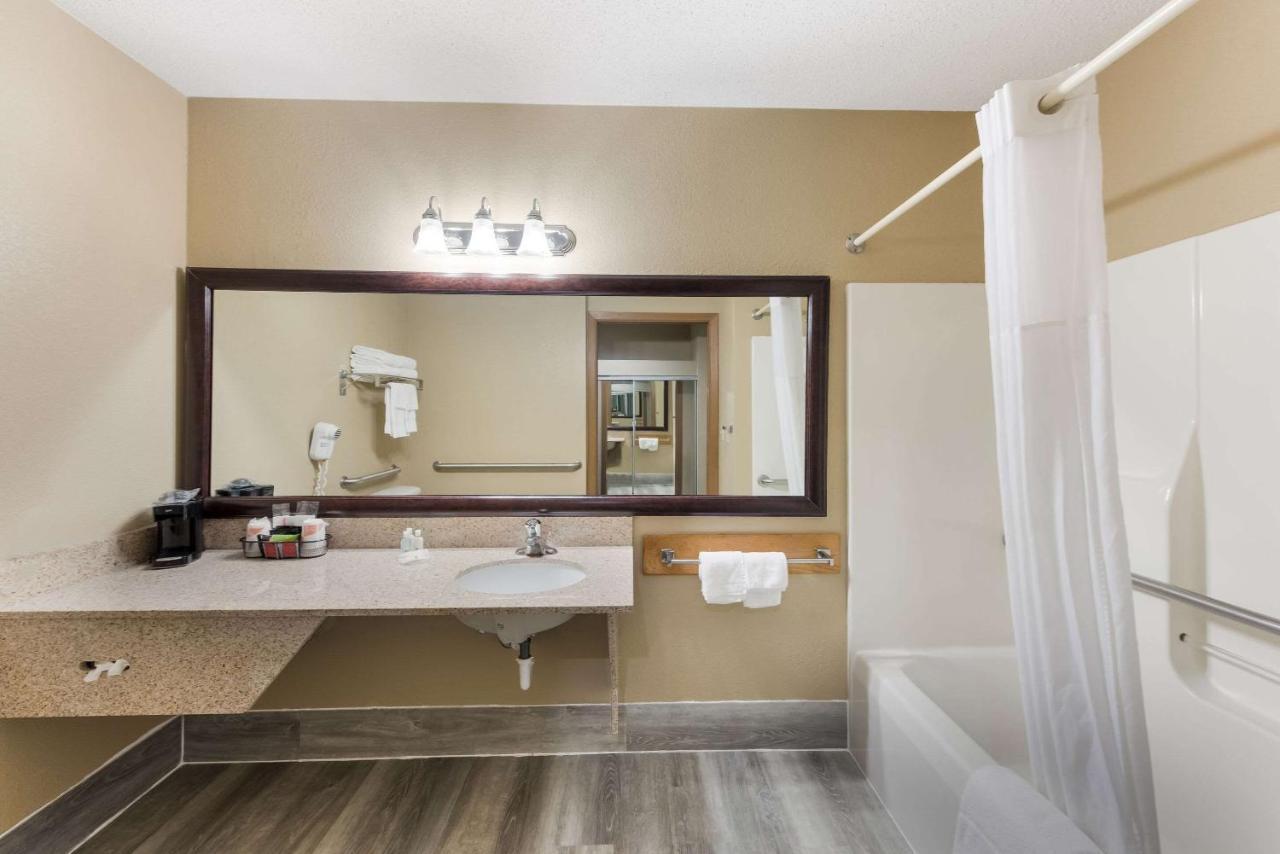 Quality Inn Upper Sandusky Extérieur photo