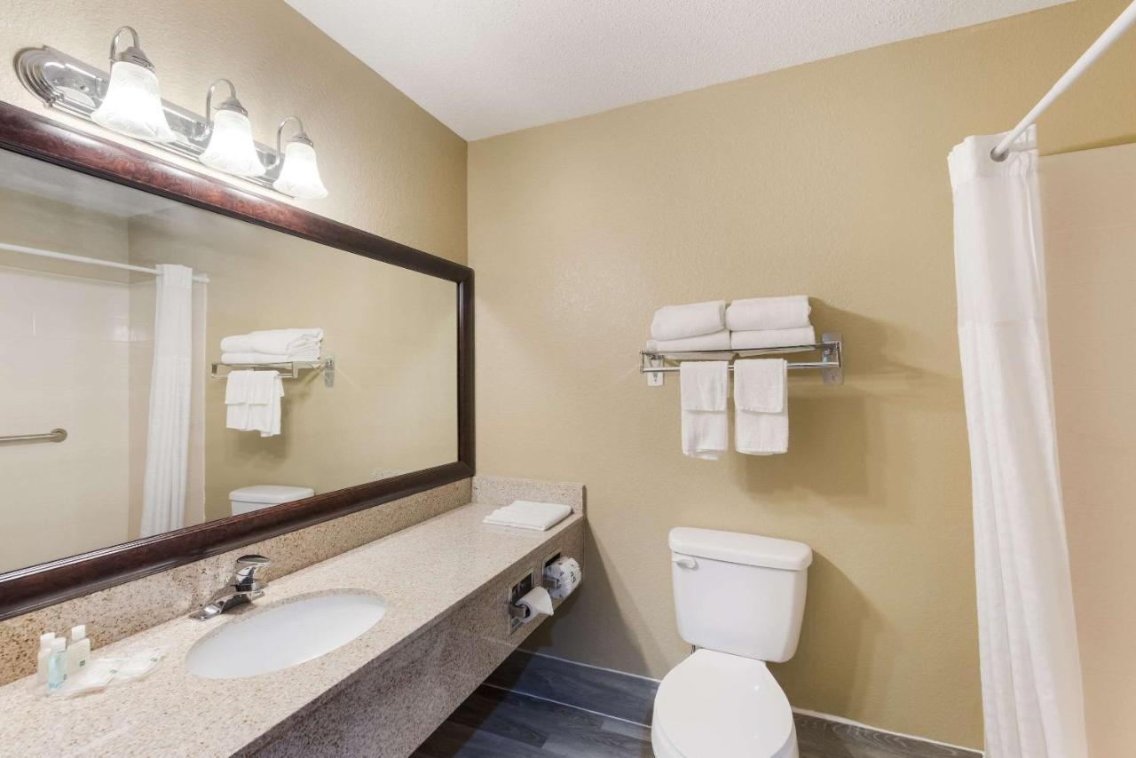 Quality Inn Upper Sandusky Extérieur photo