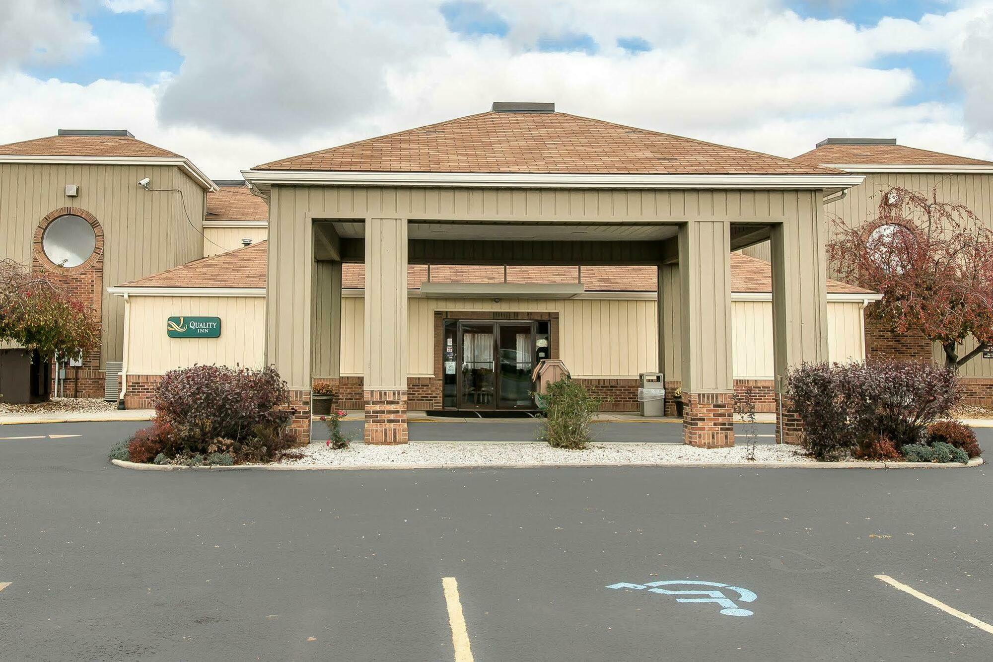 Quality Inn Upper Sandusky Extérieur photo