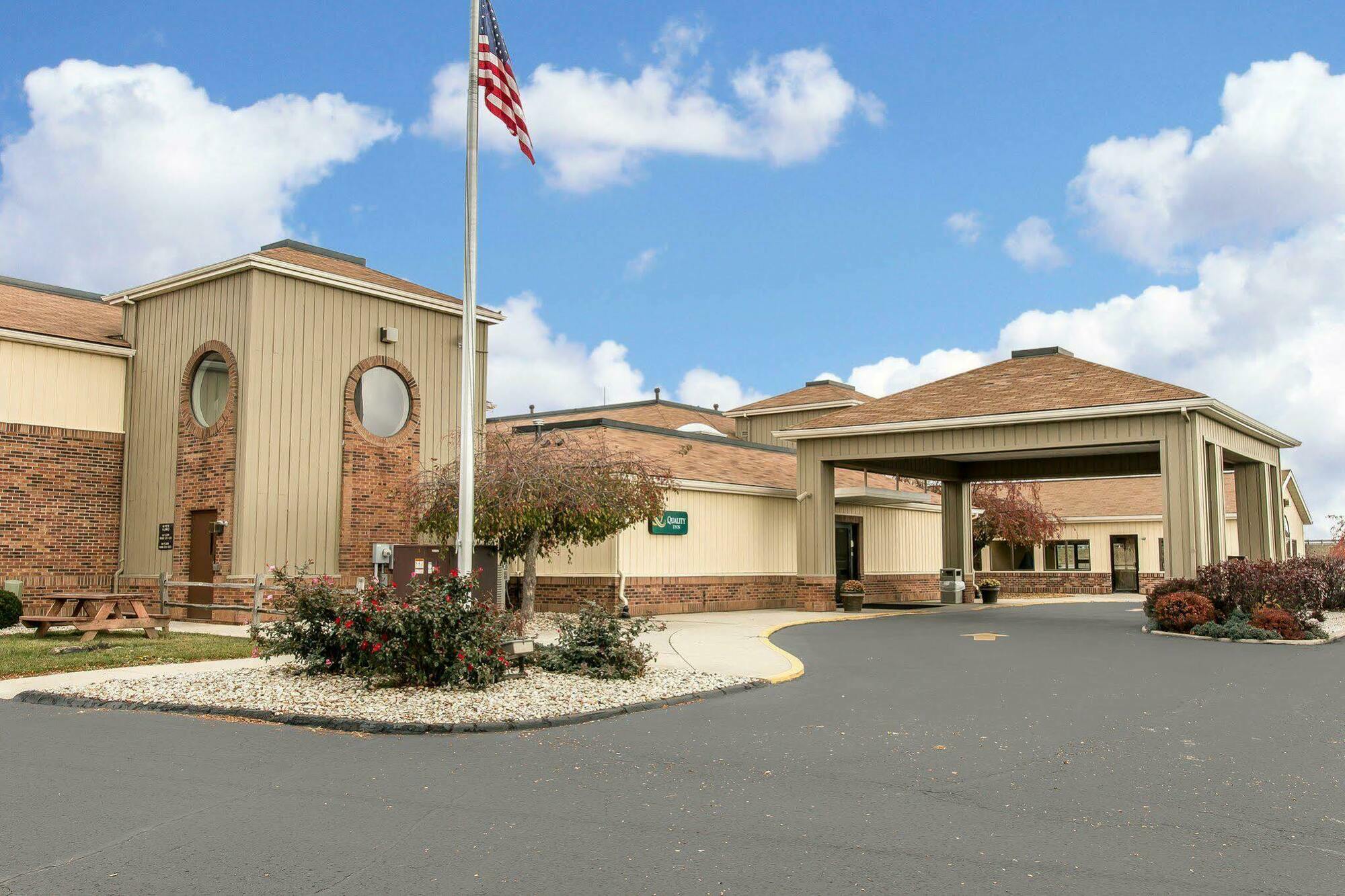 Quality Inn Upper Sandusky Extérieur photo